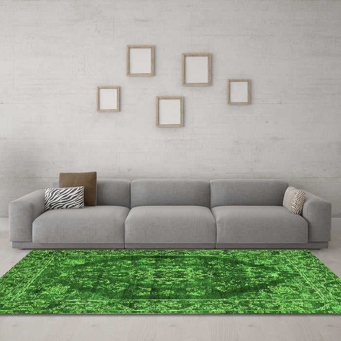 Machine Washable Persian Green Traditional Area Rugs in a Living Room,, wshtr4308grn