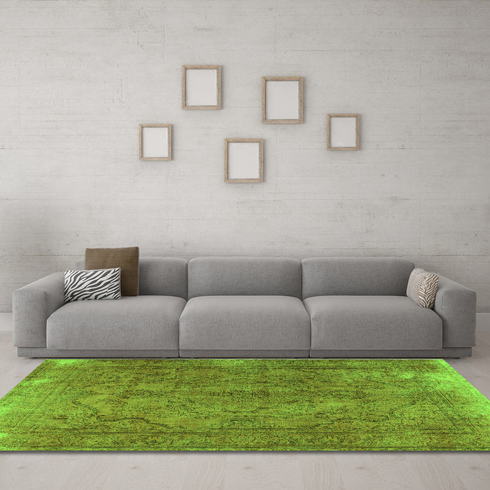 Machine Washable Persian Green Traditional Area Rugs in a Living Room,, wshtr4309grn
