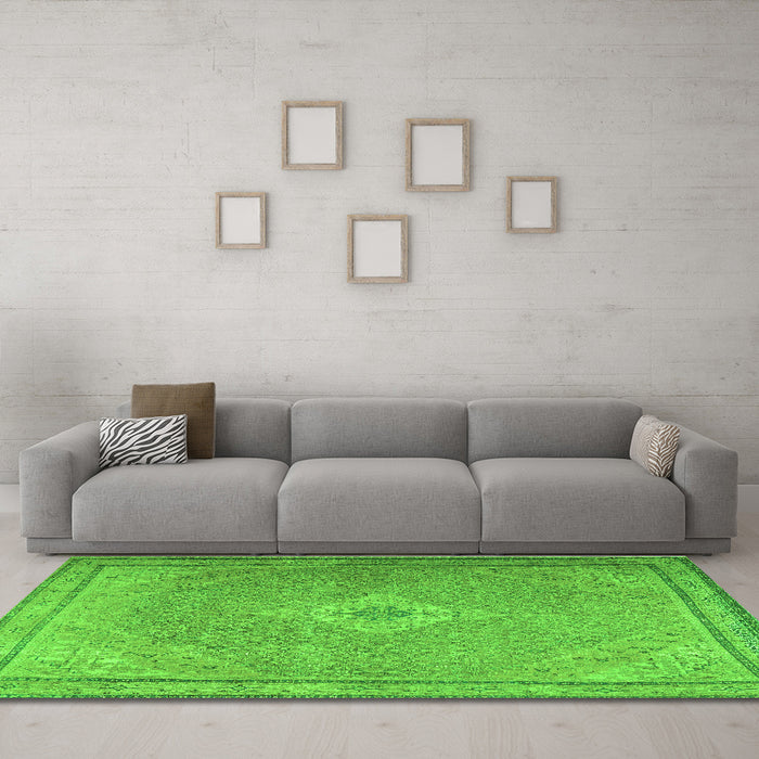 Machine Washable Persian Green Traditional Area Rugs in a Living Room,, wshtr4314grn