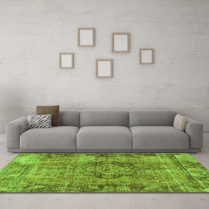 Machine Washable Persian Green Traditional Area Rugs in a Living Room,, wshtr4315grn