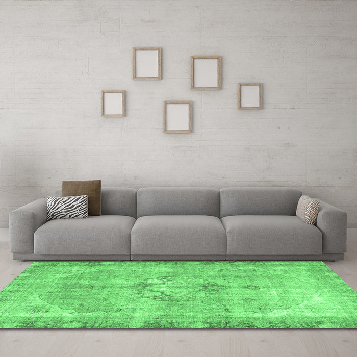 Machine Washable Persian Emerald Green Traditional Area Rugs in a Living Room,, wshtr4317emgrn