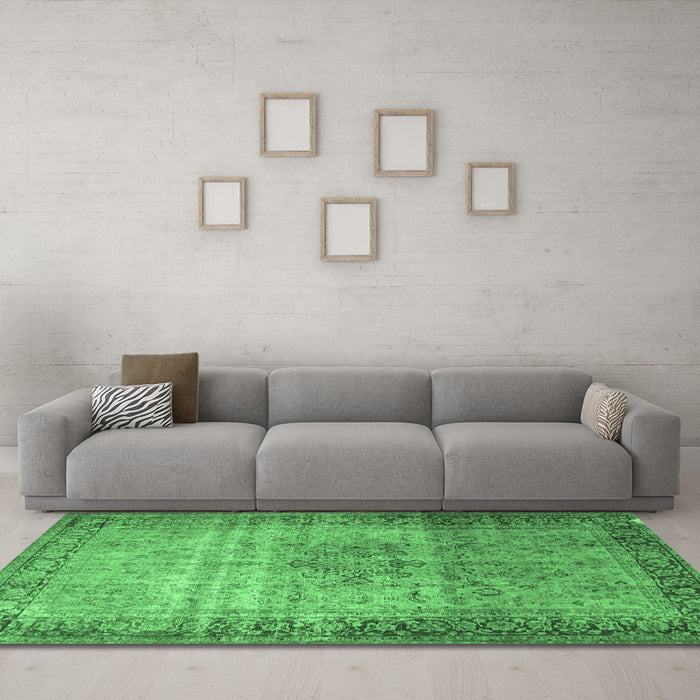 Machine Washable Persian Emerald Green Traditional Area Rugs in a Living Room,, wshtr4318emgrn