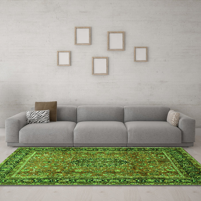 Machine Washable Persian Green Traditional Area Rugs in a Living Room,, wshtr431grn