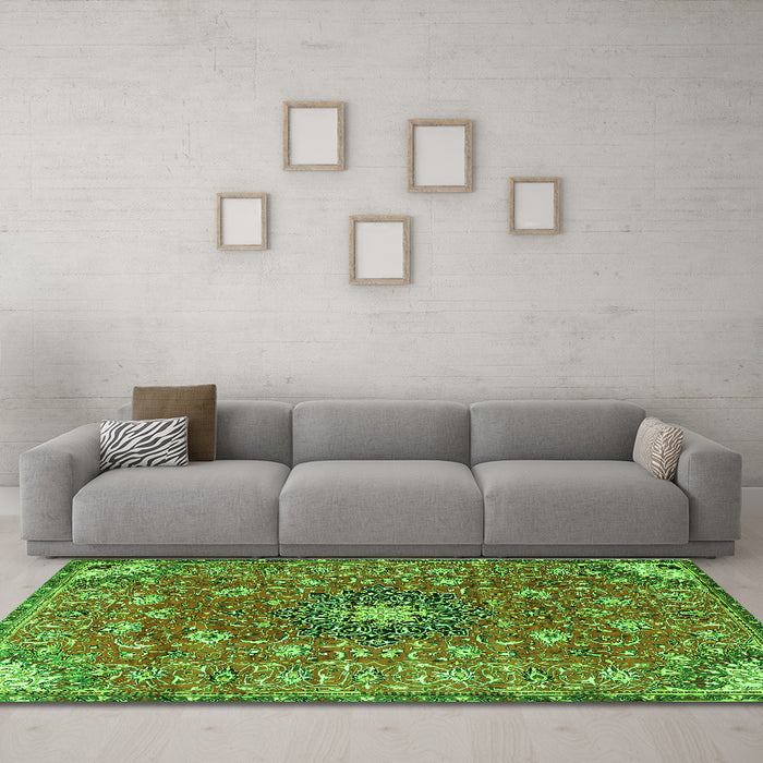 Machine Washable Medallion Green Traditional Area Rugs in a Living Room,, wshtr4325grn