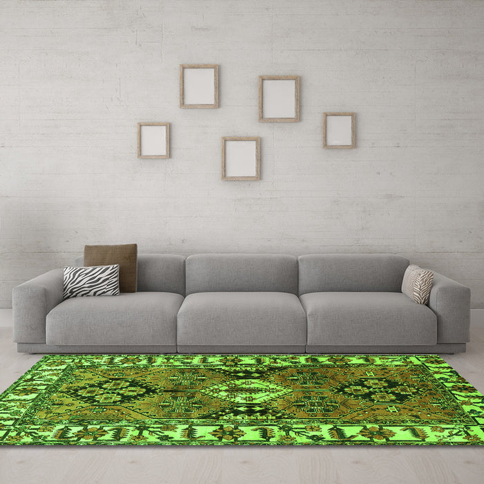 Machine Washable Persian Green Traditional Area Rugs in a Living Room,, wshtr4327grn
