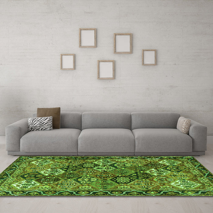 Machine Washable Persian Green Traditional Area Rugs in a Living Room,, wshtr4328grn
