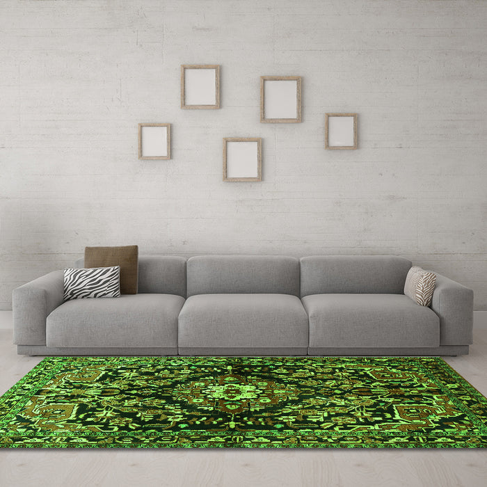 Machine Washable Persian Green Traditional Area Rugs in a Living Room,, wshtr432grn