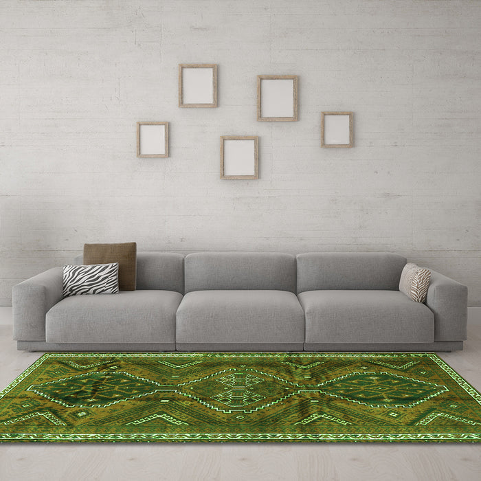 Machine Washable Persian Green Traditional Area Rugs in a Living Room,, wshtr4330grn