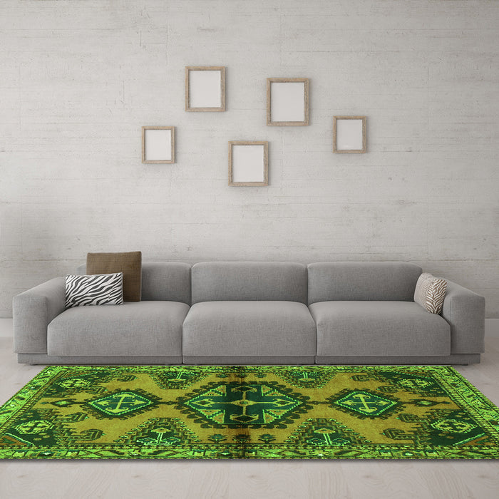 Machine Washable Persian Green Traditional Area Rugs in a Living Room,, wshtr4334grn