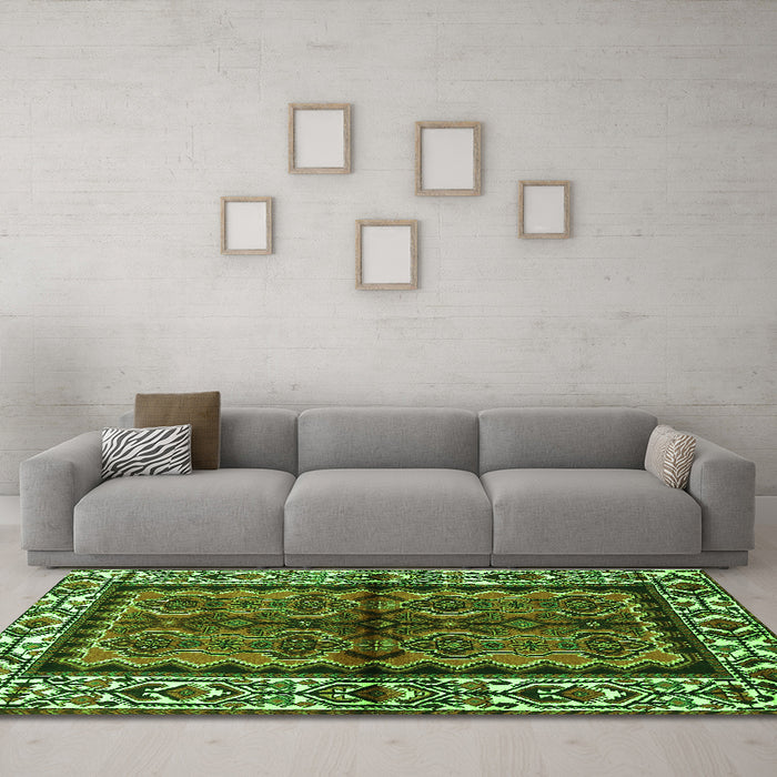 Machine Washable Persian Green Traditional Area Rugs in a Living Room,, wshtr4335grn