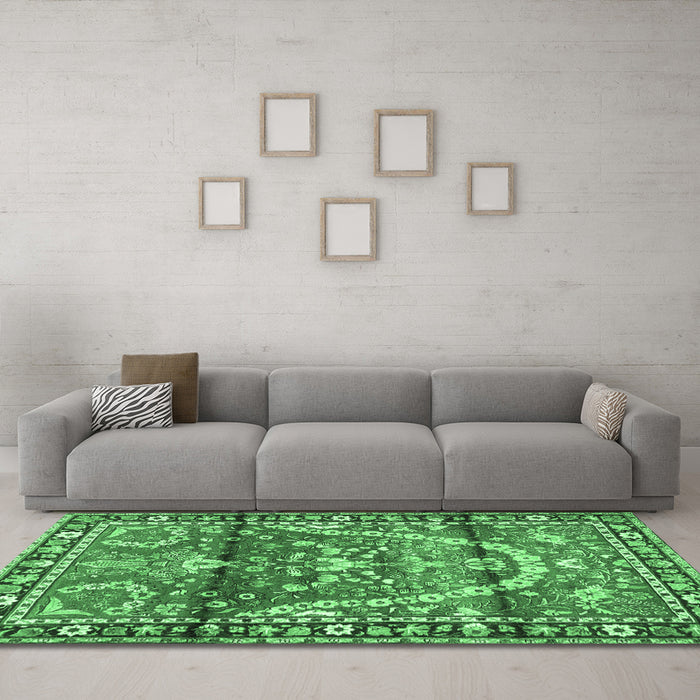 Machine Washable Persian Emerald Green Traditional Area Rugs in a Living Room,, wshtr4338emgrn