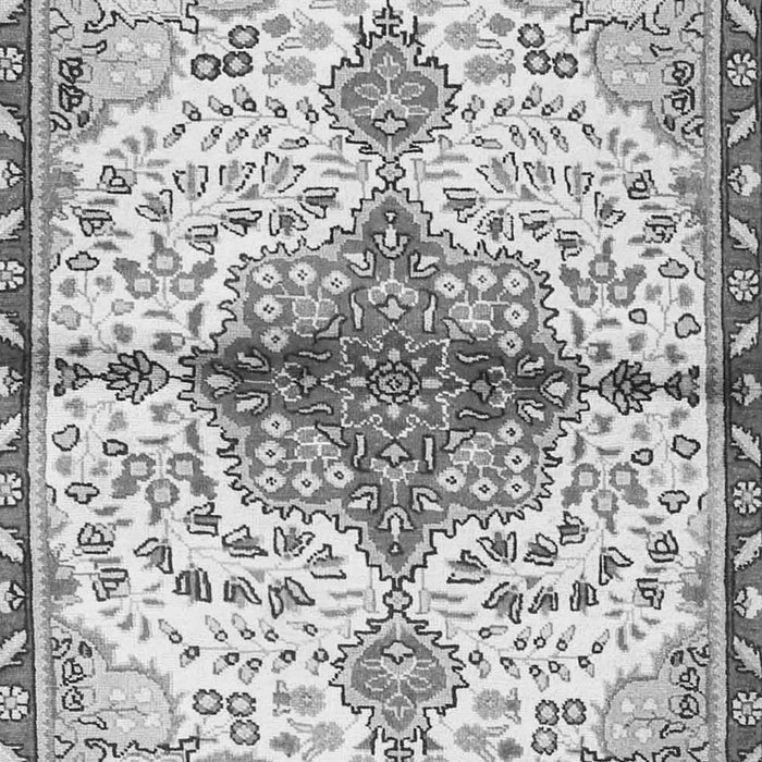 Serging Thickness of Machine Washable Persian Gray Traditional Rug, wshtr4339gry