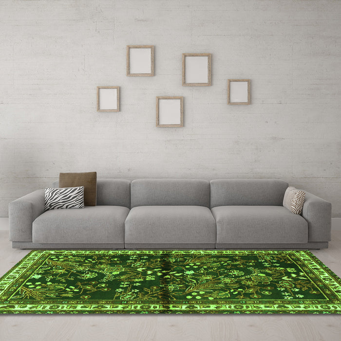 Machine Washable Persian Green Traditional Area Rugs in a Living Room,, wshtr4342grn