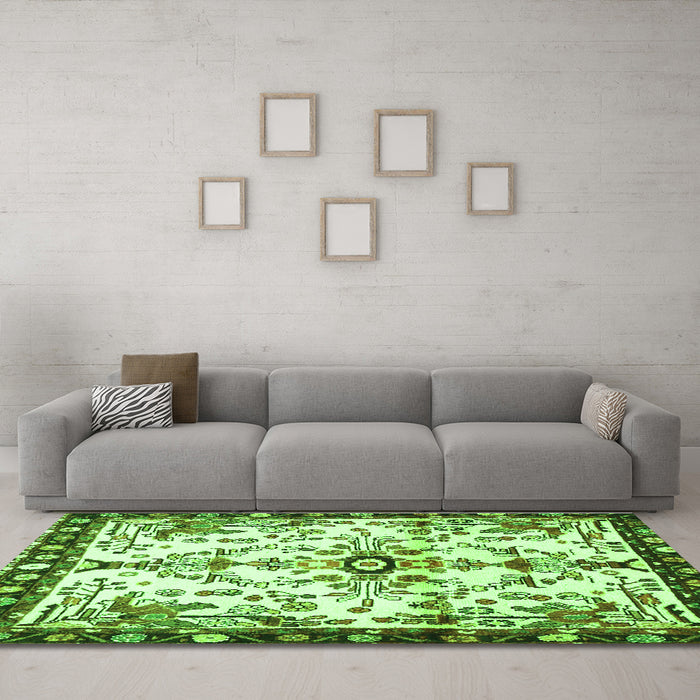 Machine Washable Animal Green Traditional Area Rugs in a Living Room,, wshtr4343grn