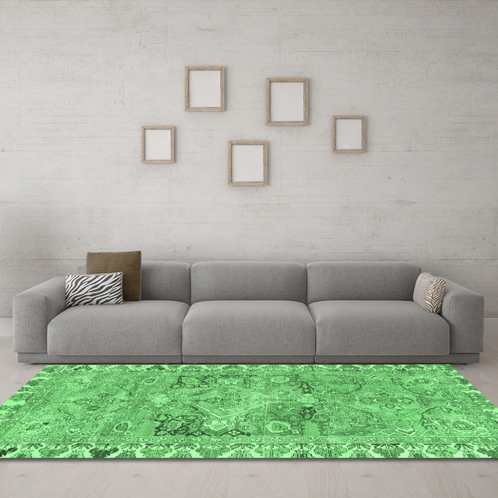 Machine Washable Persian Emerald Green Traditional Area Rugs in a Living Room,, wshtr4345emgrn