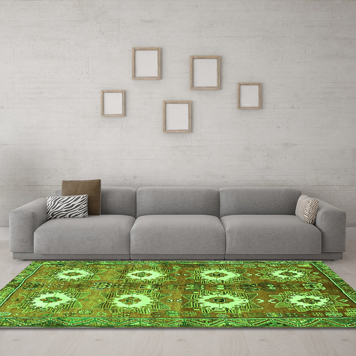 Machine Washable Persian Green Traditional Area Rugs in a Living Room,, wshtr4349grn