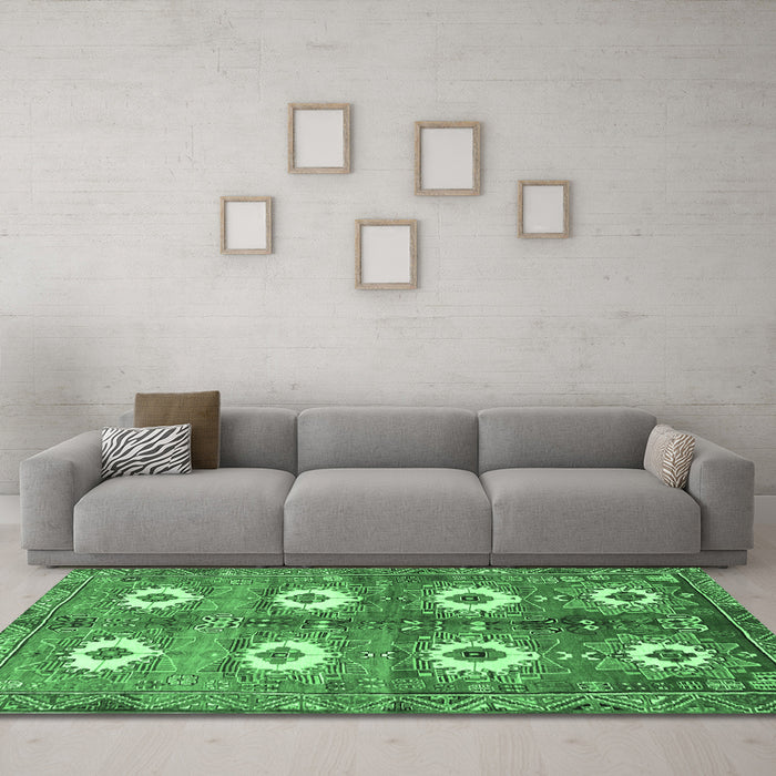 Machine Washable Persian Emerald Green Traditional Area Rugs in a Living Room,, wshtr4349emgrn