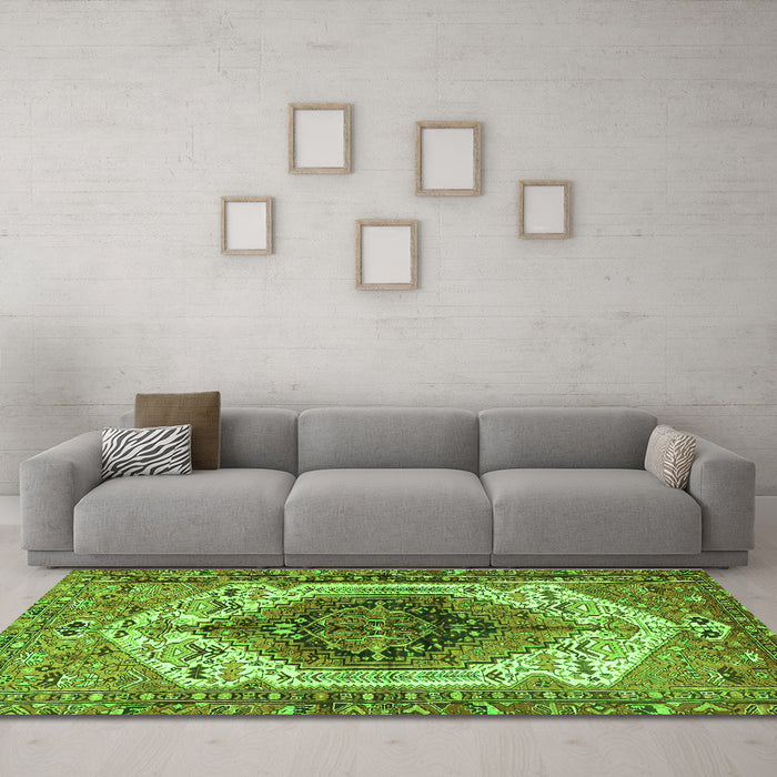 Machine Washable Persian Green Traditional Area Rugs in a Living Room,, wshtr4350grn