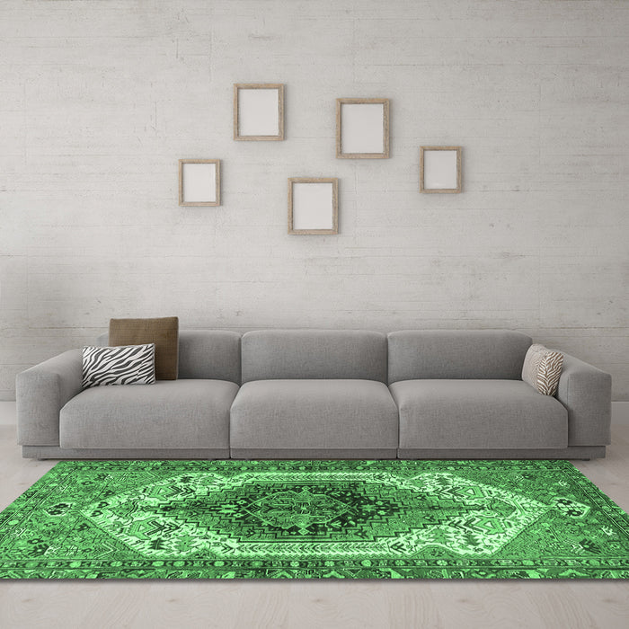 Machine Washable Persian Emerald Green Traditional Area Rugs in a Living Room,, wshtr4350emgrn