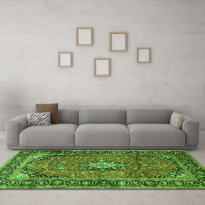 Machine Washable Medallion Green Traditional Area Rugs in a Living Room,, wshtr4357grn