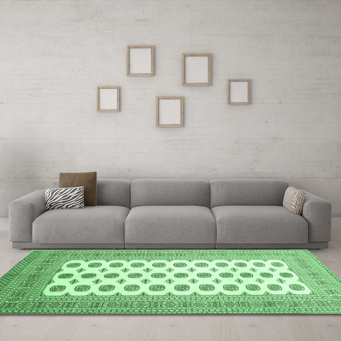 Machine Washable Persian Emerald Green Traditional Area Rugs in a Living Room,, wshtr435emgrn