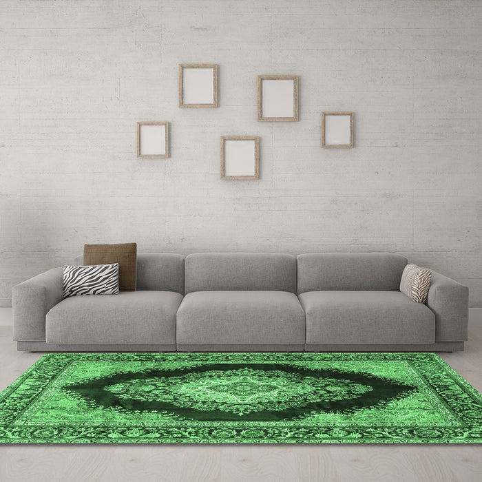 Machine Washable Medallion Emerald Green Traditional Area Rugs in a Living Room,, wshtr4364emgrn