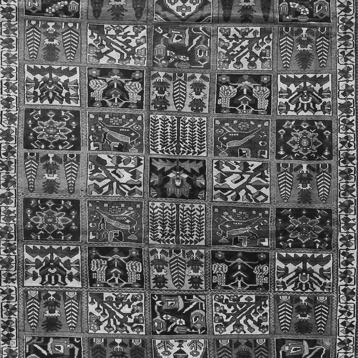 Serging Thickness of Machine Washable Animal Gray Traditional Rug, wshtr4365gry