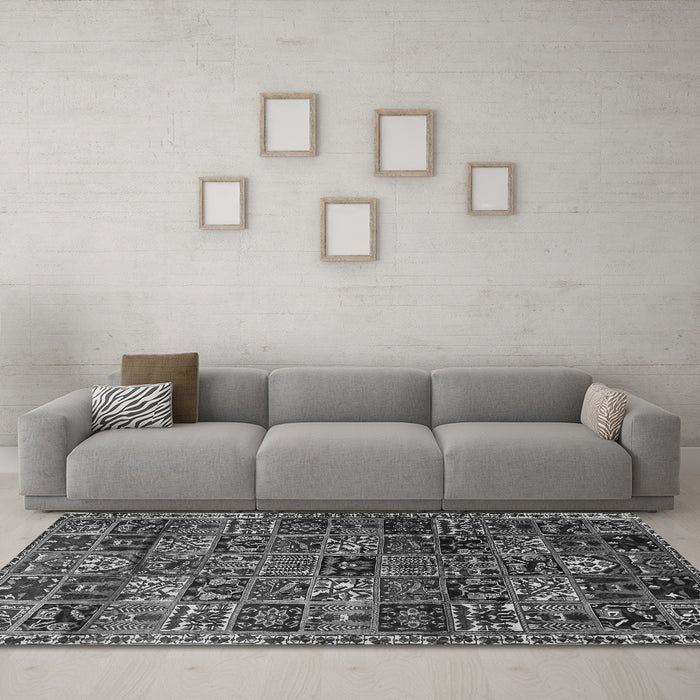 Machine Washable Animal Gray Traditional Rug in a Living Room,, wshtr4365gry