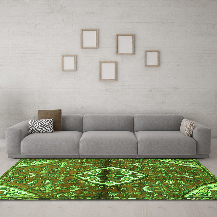 Machine Washable Medallion Green Traditional Area Rugs in a Living Room,, wshtr4370grn