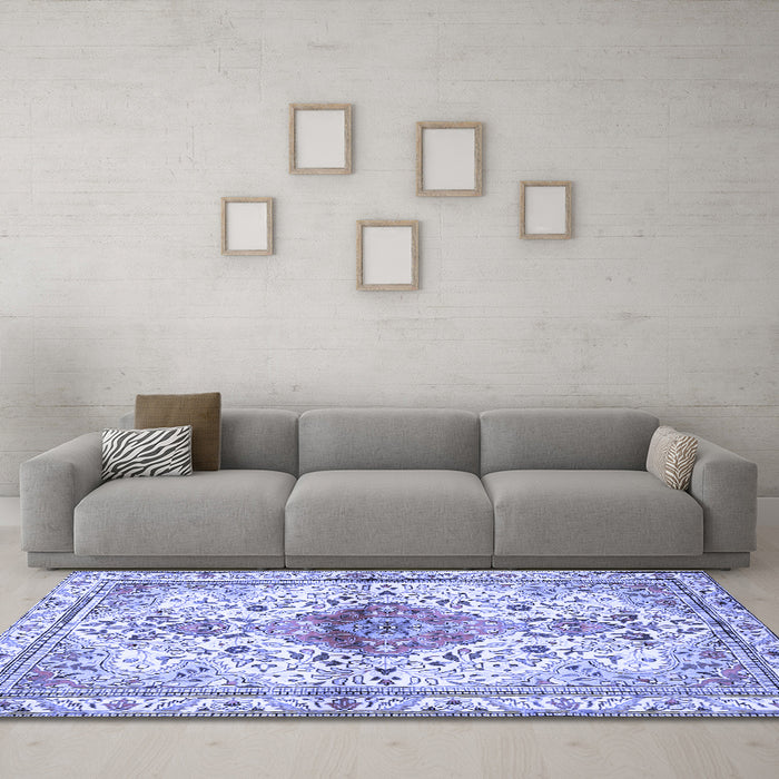 Machine Washable Persian Blue Traditional Rug in a Living Room, wshtr4371blu