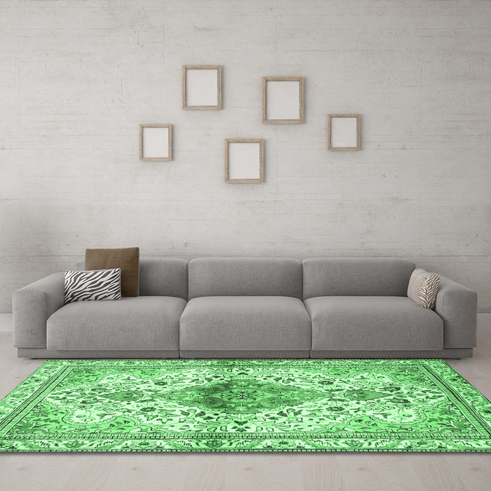 Machine Washable Persian Emerald Green Traditional Area Rugs in a Living Room,, wshtr4371emgrn