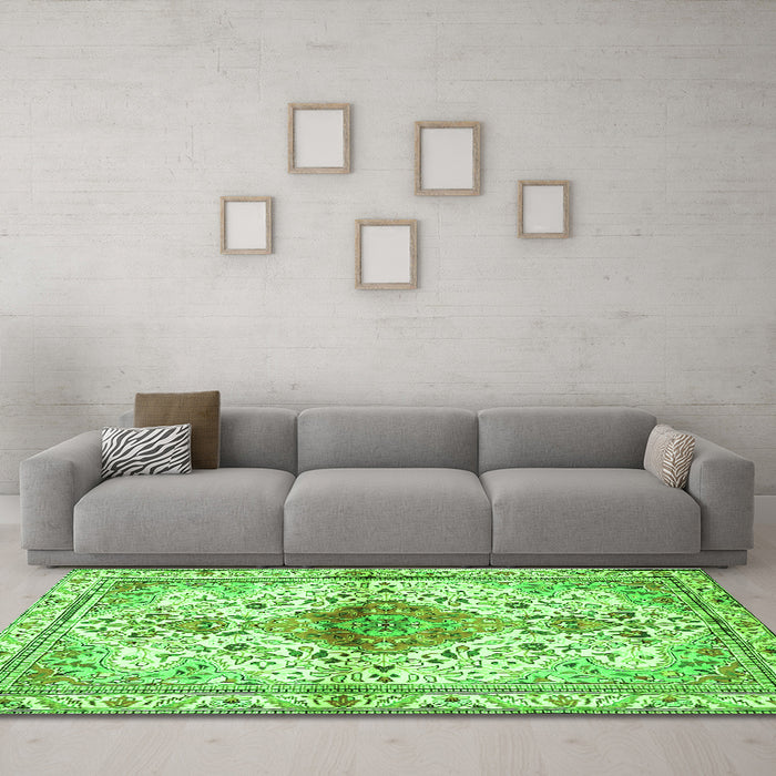 Machine Washable Persian Green Traditional Area Rugs in a Living Room,, wshtr4371grn