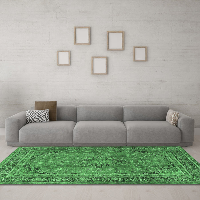 Machine Washable Persian Emerald Green Traditional Area Rugs in a Living Room,, wshtr4374emgrn