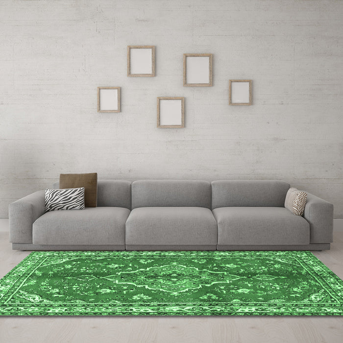 Machine Washable Persian Emerald Green Traditional Area Rugs in a Living Room,, wshtr4376emgrn