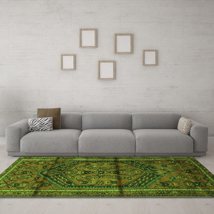 Machine Washable Persian Green Traditional Area Rugs in a Living Room,, wshtr4377grn