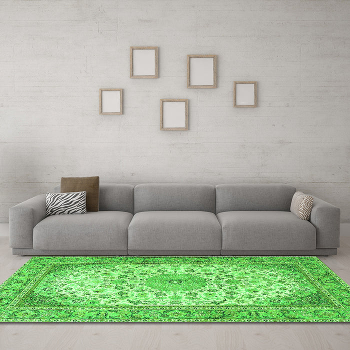 Machine Washable Medallion Green Traditional Area Rugs in a Living Room,, wshtr4378grn