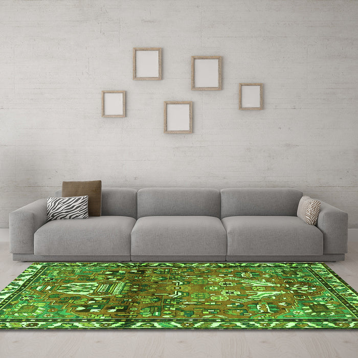 Machine Washable Persian Green Traditional Area Rugs in a Living Room,, wshtr4383grn