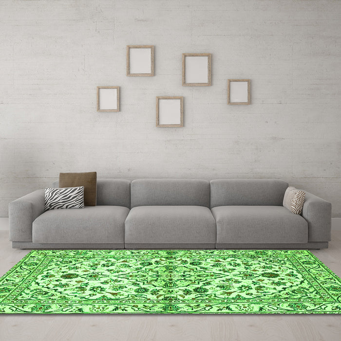 Machine Washable Persian Green Traditional Area Rugs in a Living Room,, wshtr4384grn