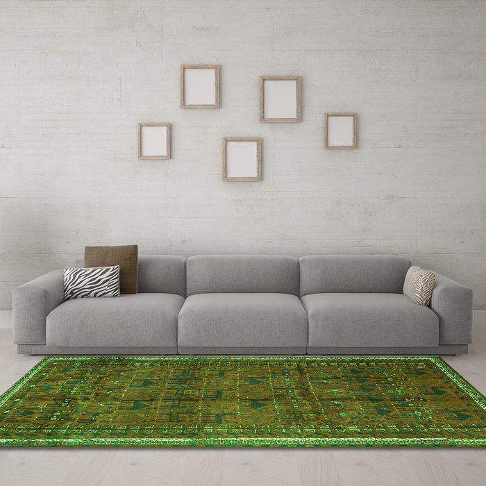 Machine Washable Persian Green Traditional Area Rugs in a Living Room,, wshtr4388grn