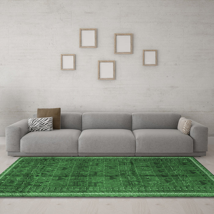 Machine Washable Persian Emerald Green Traditional Area Rugs in a Living Room,, wshtr4388emgrn