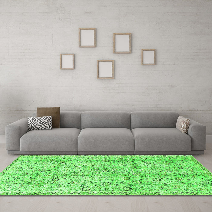 Machine Washable Persian Green Traditional Area Rugs in a Living Room,, wshtr4389grn