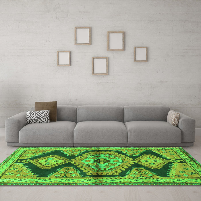 Machine Washable Persian Green Traditional Area Rugs in a Living Room,, wshtr4390grn
