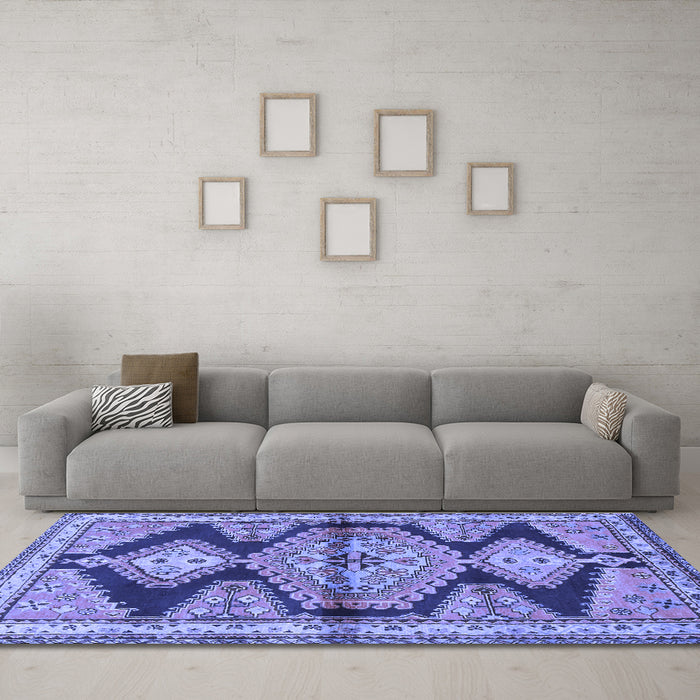 Machine Washable Persian Blue Traditional Rug in a Living Room, wshtr4390blu