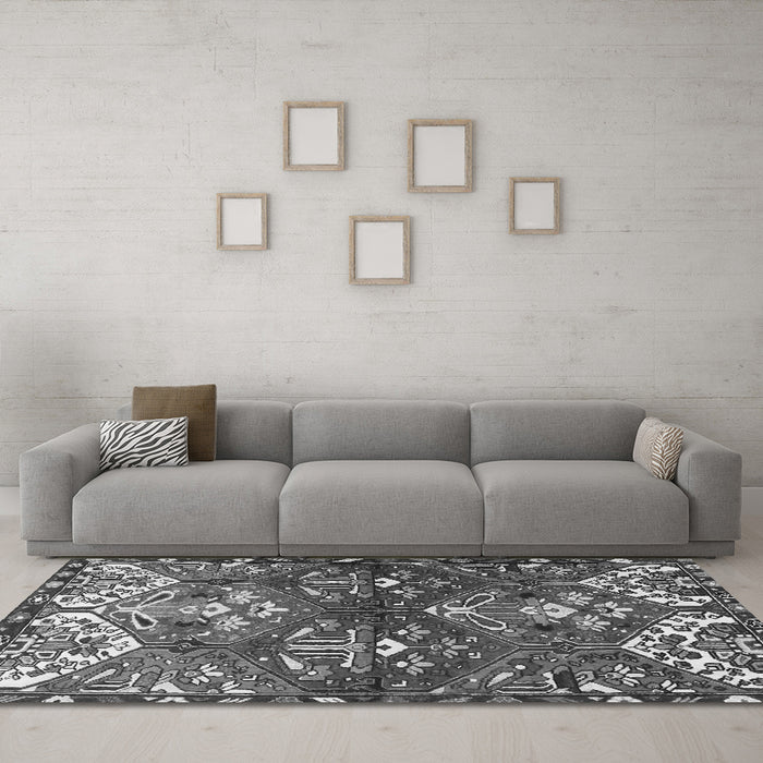 Machine Washable Persian Gray Traditional Rug in a Living Room,, wshtr4397gry