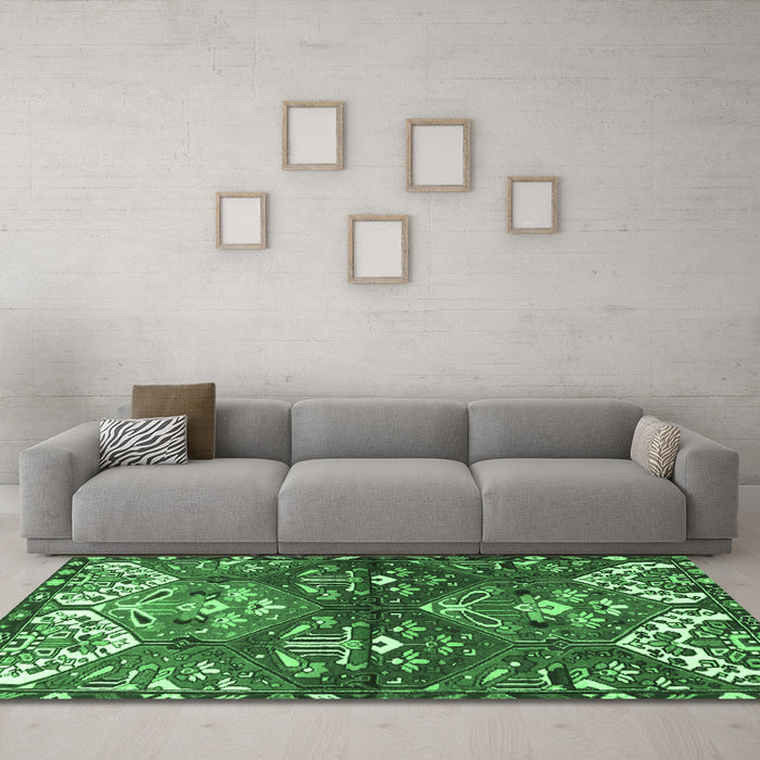 Machine Washable Persian Emerald Green Traditional Area Rugs in a Living Room,, wshtr4397emgrn