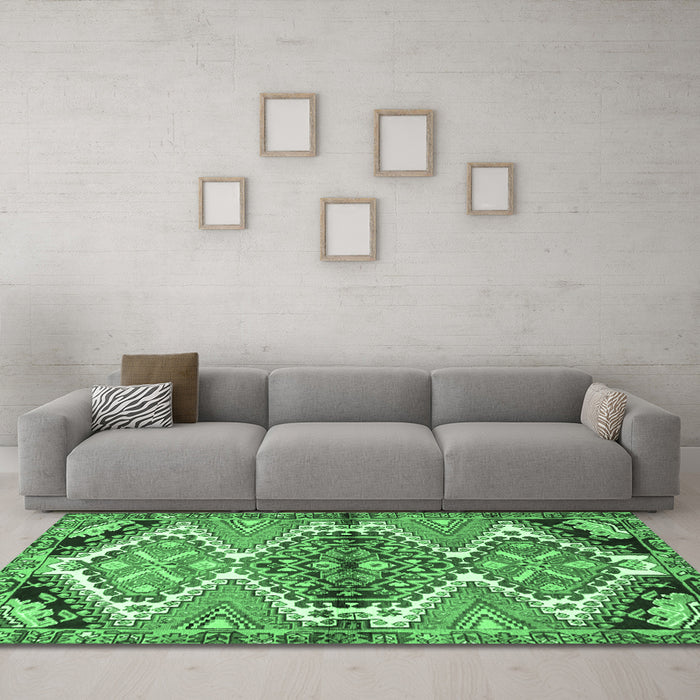 Machine Washable Persian Emerald Green Traditional Area Rugs in a Living Room,, wshtr4398emgrn