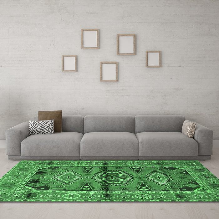 Machine Washable Persian Emerald Green Traditional Area Rugs in a Living Room,, wshtr4399emgrn