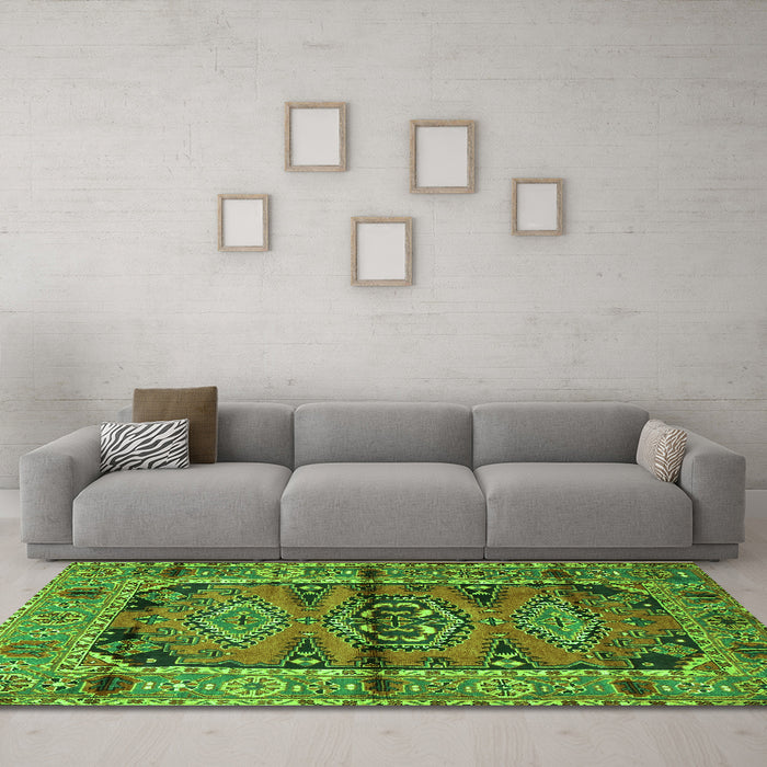 Machine Washable Persian Green Traditional Area Rugs in a Living Room,, wshtr4399grn