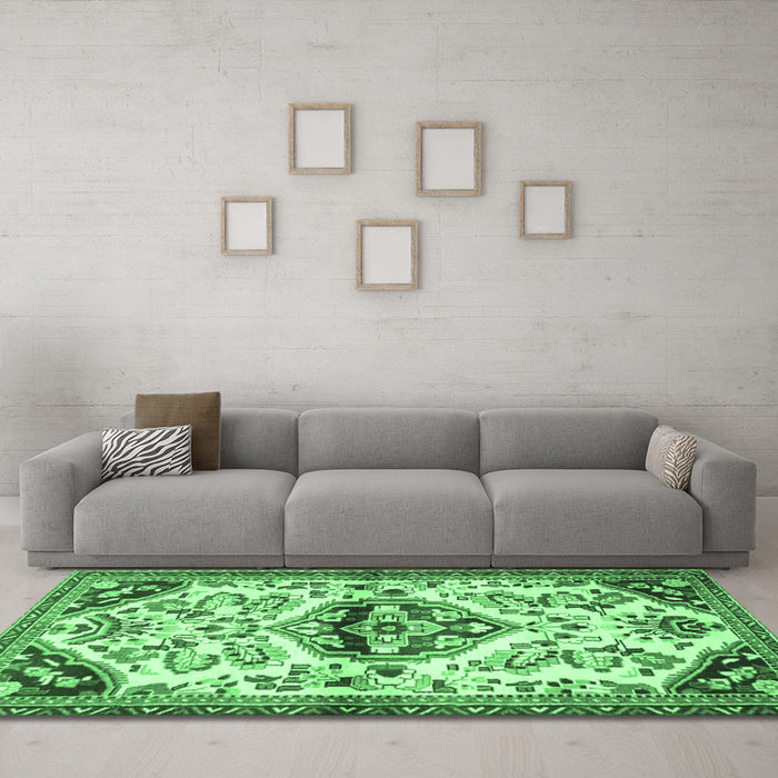 Machine Washable Persian Emerald Green Traditional Area Rugs in a Living Room,, wshtr4400emgrn