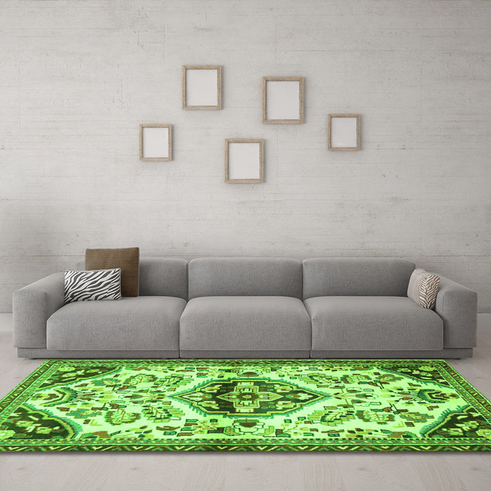Machine Washable Persian Green Traditional Area Rugs in a Living Room,, wshtr4400grn